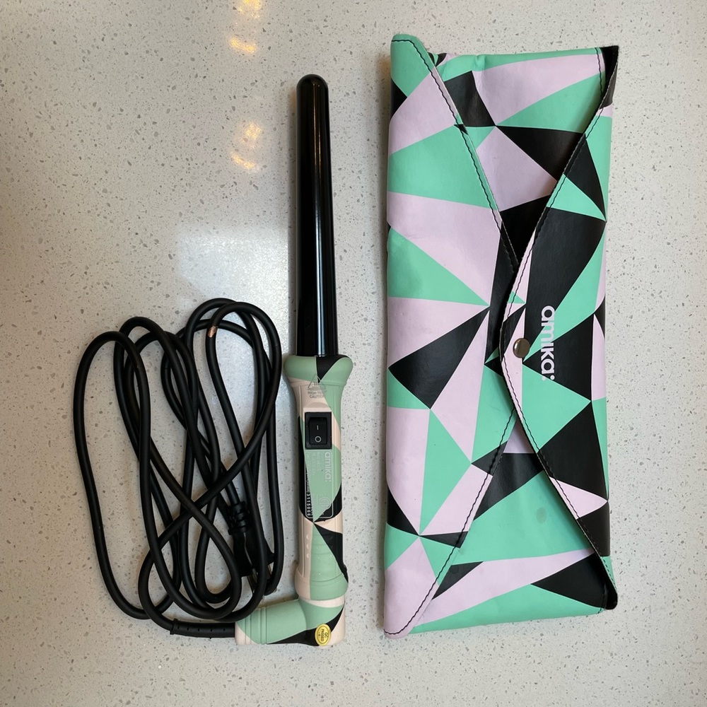Like new amika curling wand